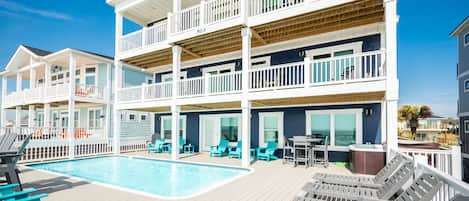 Oceanfront Swimming Pool / Hot Tub