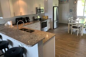 Recently remodeled kitchen, dining table seats 6