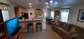 Breakfast bar - WIDE OPEN FLOOR PLAN