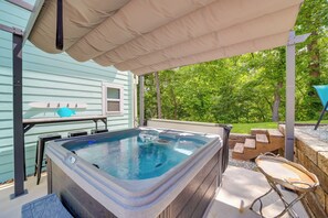 Patio | Hot Tub