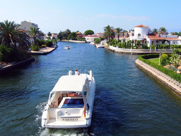 Wasser, Himmel, Boot, Wasservorräte, Pflanze, Watercraft, Gebäude, Schiffsbau, Baum, See