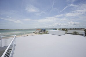 Roof Top Sun Deck with Amazing Ocean Views