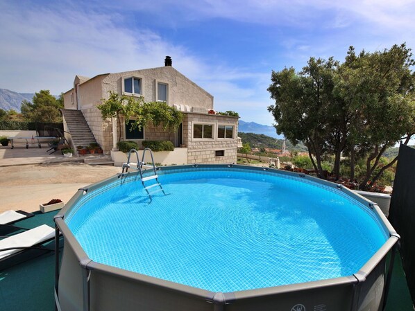 Water, Cloud, Building, Property, Sky, Swimming Pool, Plant, Azure, Tree, Outdoor Furniture