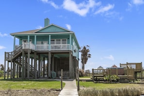 Rear of the house-hot tub
