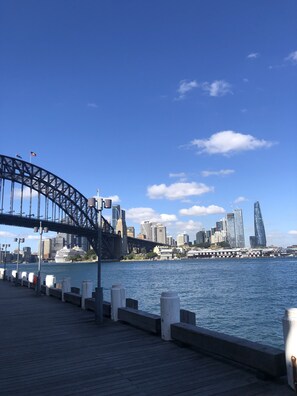 20 minute walk to Sydney Harbour