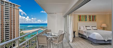 Cozy King Bed and Ocean View