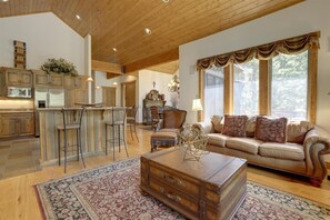 Living Area - Shock Hill Retreat - Breckenridge Vacation Rental