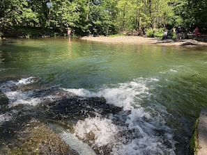 Swimming hole 1 mile from the house! And more swimming holes and lakes nearby. 