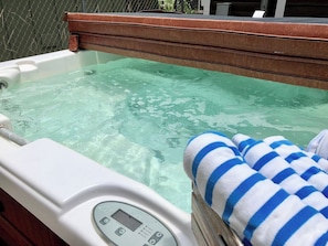 Bain à remous extérieur
