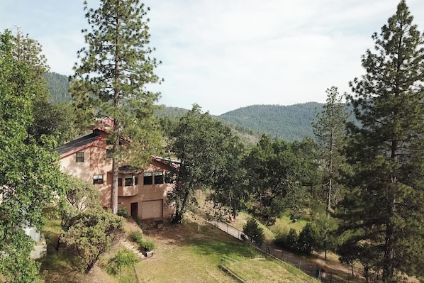 In Sierra Nevada foothills, above Bass lake, 19 miles from Yosemite gateway.