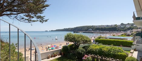 Sea Front Apartment, Spectacular Sea Views, Parking, Direct Beach Access
