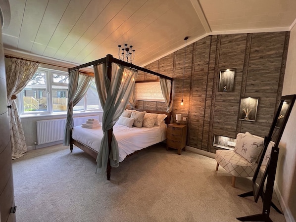 Master bedroom - four poster bed