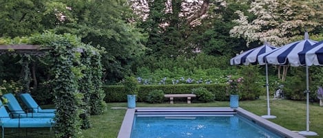 Pool with hot tub and pergola 