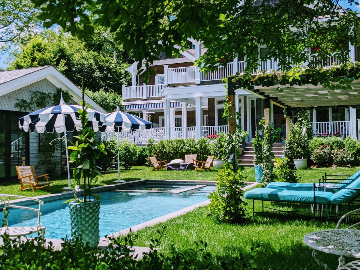 Village home with gardens and pool / hot tub walk to town and beach