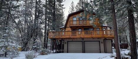 Snow covered Big Bear Cool Cabins, Ned's Snow Fun