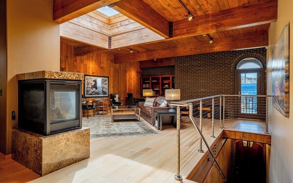 Clearwater Penthouse- in the heart of downtown Cody