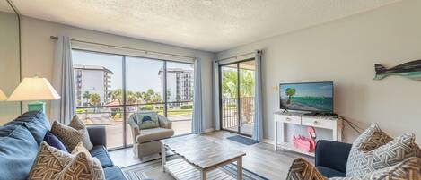 Welcome to Edgewater Villa 3215 ''Fun In The Sun'' A spacious 2-bedroom 2 full baths.