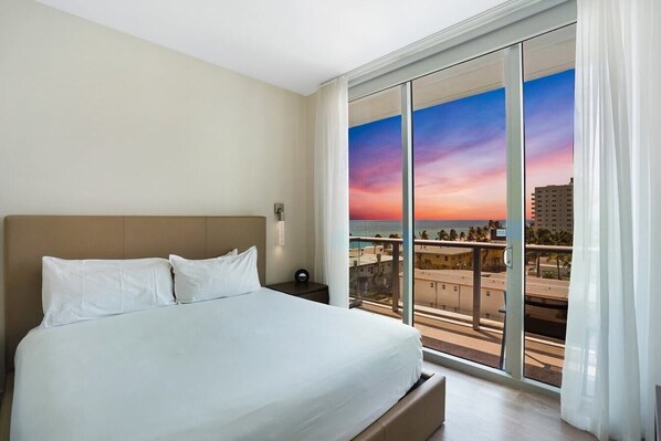 Master Bedroom | Ocean View | King Size Bed