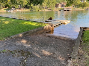 Floating dock to anchor your boat. 