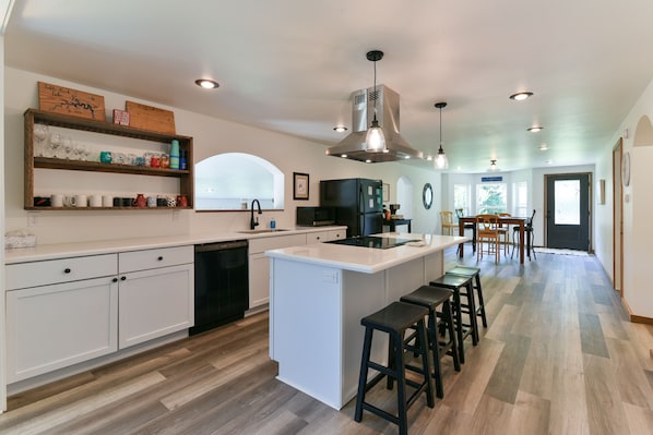 Brand newly remodeled kitchen space with plenty of kitchen supplies 