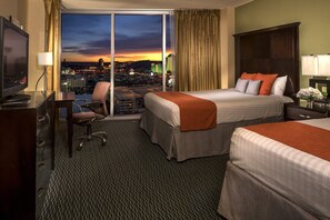 2 Queen size beds