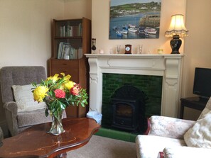 The sitting room with stove-effect electric fire