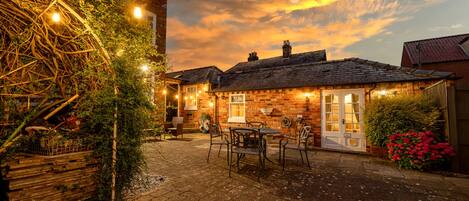 Compton House Snug