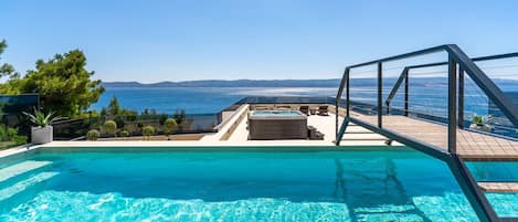 Seaview Villa Blue Lagoon with private heated pool, 2 Jacuzzies, Sauna, Media room, 6 bedrooms, beach 70m