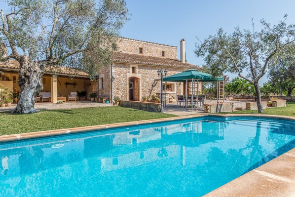 Beautiful villa with swimming pool