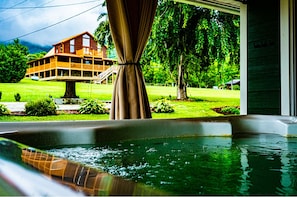 Bain à remous extérieur
