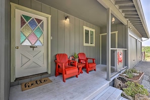 Front Porch | Stairs Required