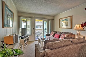 Living Room | Single-Story Unit