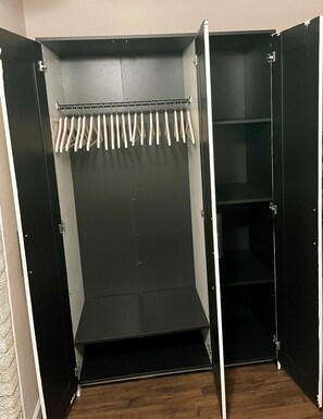Armoire interior 