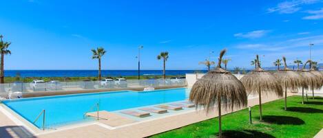 Water, Sky, Plant, Cloud, Blue, Tree, Arecales, Coastal And Oceanic Landforms, Swimming Pool, Leisure