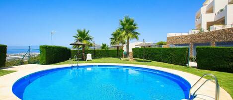 Water, Sky, Plant, Daytime, Property, Swimming Pool, Building, Azure, Nature, Shade