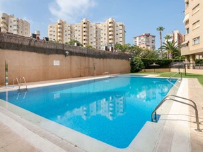 L'Eau, Bâtiment, Plante, Ciel, Jour, Propriété, Piscine, Fenêtre, Bleu Azur, Arbre