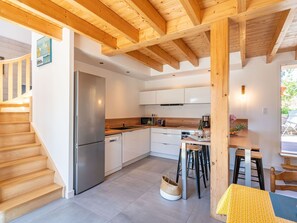 Meubles, Table, Cabinetry, Bois, Comptoir, Cuisine, Chaise, Salon, Sol, Faisceau