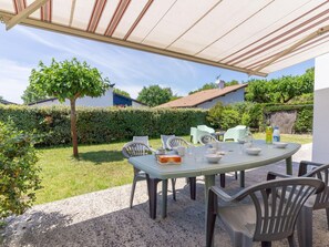 Meubles, Table, Propriété, Plante, Ciel, Chaise, La Nature, Ombre, Tableau De Plein Air, Arbre