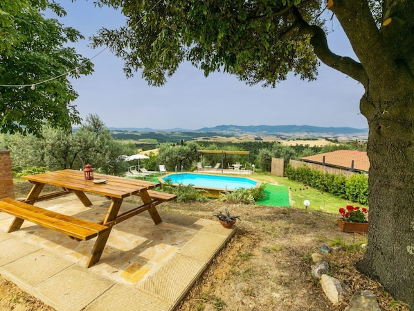 Planta, Cielo, Planta De La Comunidad, Agua, Paisaje Natural, Mesa, Árbol, Sombra, Mueble Para Exteriores, Piscina