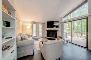 Beautiful family room and enjoy board games!