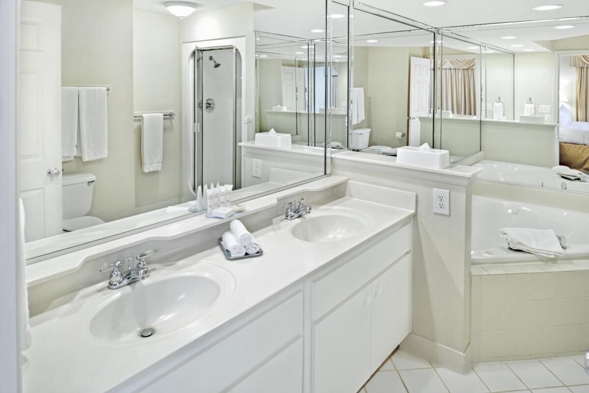 Step Back in Time! Near Governor’s Palace, Kitchen, Pool, Fitness Center