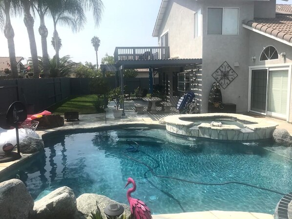 Heated Pool & Jacuzzi $120 per day to heat pool during winter months jacuzzi fre