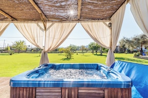 Bain à remous extérieur