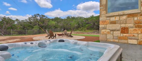 Large hot tub under the stars