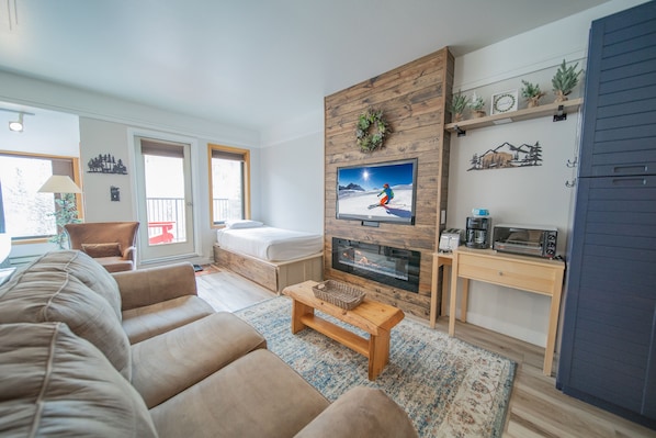 Deluxe Studio condo at Slopeside!