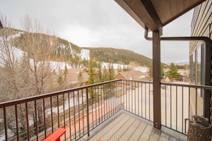 Upper level balcony with ski mountain views!