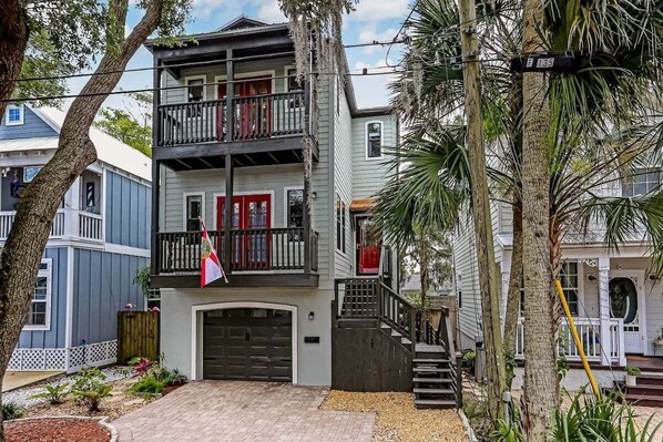 Welcome to the DOWNTOWN CHARM located in St. Augustine, FL