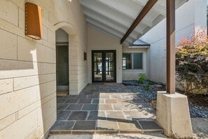 Walkway to front entry