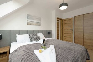 Comfortable bedroom with a double bed and closet.