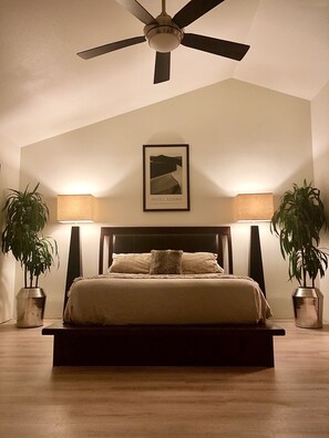 Master Bedroom (Queen Bed)